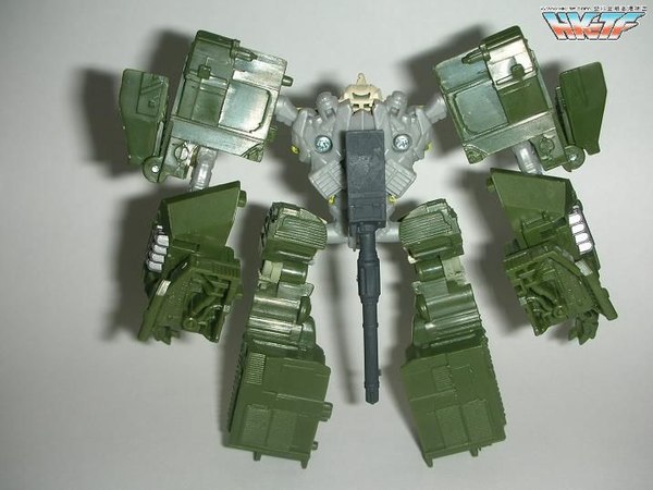 Transformers Dark Of The Moon Cyberverse Commander Guzzle  (8 of 8)